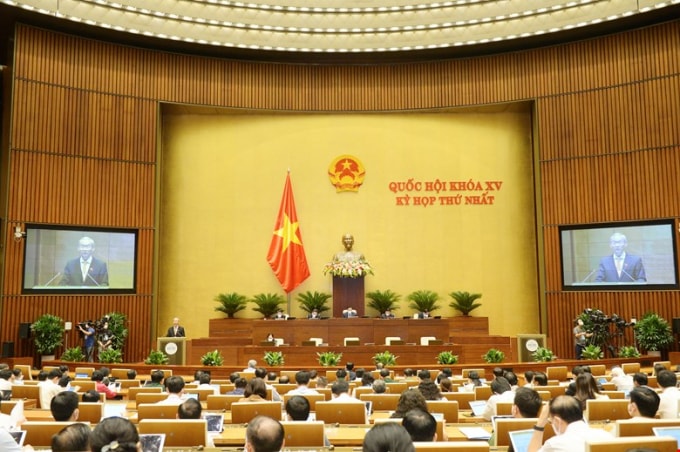 Quốc hội nghe Chủ nhiệm Ủy ban Tài Chính - Ngân sách của Quốc hội Báo cáo thẩm tra về kế hoạch đầu tư công trung hạn giai đoạn 2021-2025.