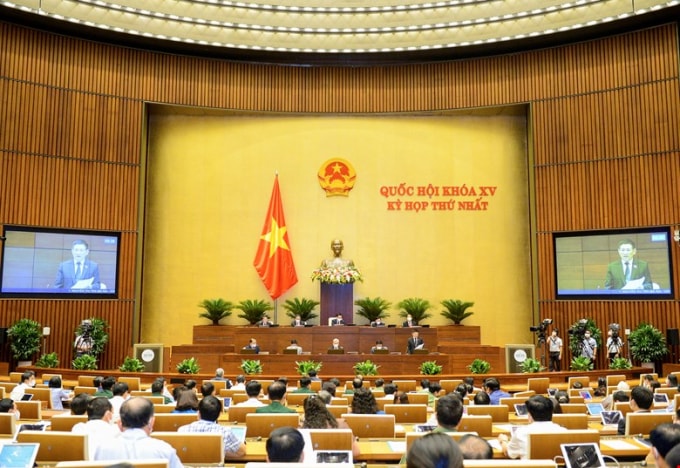 Bộ trưởng Bộ Tài chính Hồ Đức Phớc báo cáo, giải trình, làm rõ một số vấn đề theo đề nghị của Ủy ban Thường vụ Quốc hội.