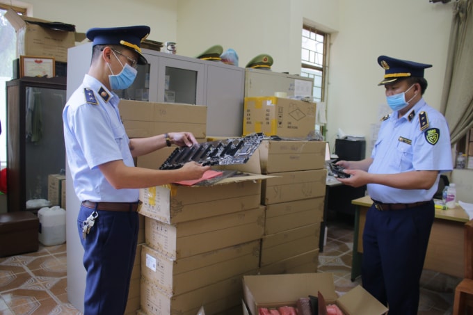 Tổng trị giá hàng hoá ước tính khoảng 400 triệu đồng.