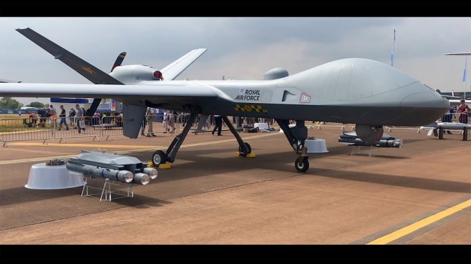 Một chiếu UAV MQ-9B SkyGuardian trong Không quân Hoàng gia Anh