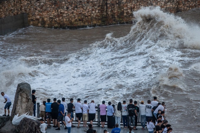Trung Quốc hủy chuyến, chuyển tàu chở hàng đề phòng bão In-fa - Ảnh: Chinanews