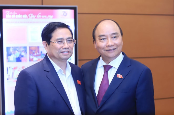 Chủ tịch nước Nguyễn Xuân Phúc (phải) và Thủ tướng Chính phủ Phạm Minh Chính (trái).