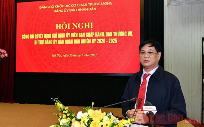 Đồng chí Huỳnh Tấn Việt, Ủy viên Trung ương Đảng, Bí thư Đảng ủy Khối các cơ quan Trung ương phát biểu. Ảnh: Thủy Tiên
