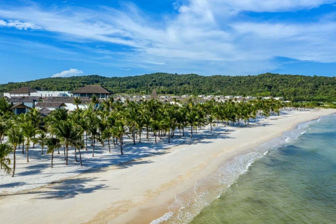 New World Phu Quoc Resort có vị trí đắc địa sát bên bãi Kem, Nam Phú Quốc.