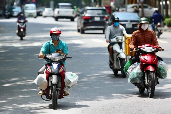 Ngày 26/7, Sở Công Thương Hà Nội đề nghị các doanh nghiệp, đơn vị vận hành ứng dụng đặt xe công nghệ khẩn trương đăng ký và hướng dẫn các lái xe, giao nhận theo quy định.