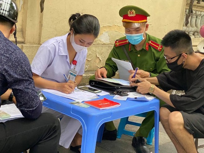 Hà Nội xử phạt 804 trường hợp vi phạm phòng chống dịch. Ảnh: TL