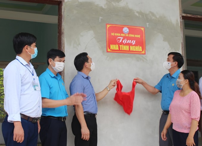 Nhà của bà Nguyễn Thị Thủy (thôn Lăng Chùa, xã Hoa Thủy, huyện Lệ Thủy) và nhà của bà Dương Thị Chiến (thôn Quảng Xá, xã Tân Ninh, huyện Quảng Ninh). Nguồn: Bộ KH&CN.