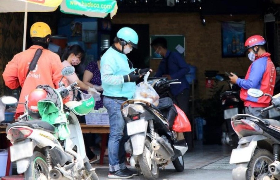 Hà Nội cho phép 700 shipper được giao hàng trong thời gian giãn cách. Ảnh: minh họa