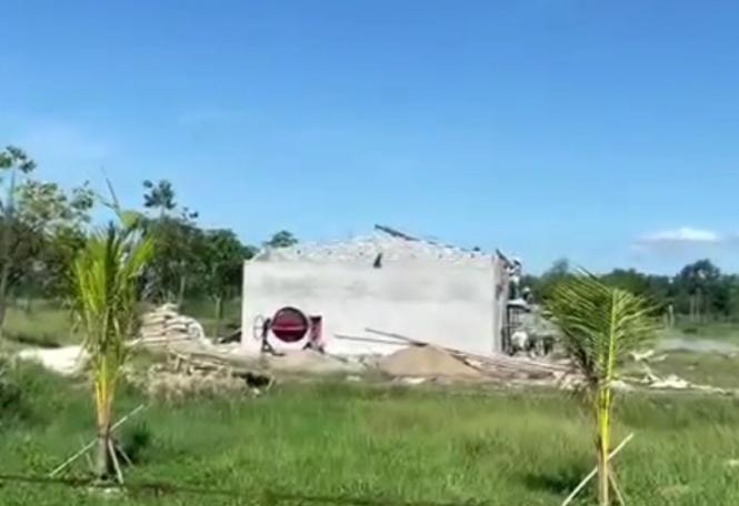 Hiện Công ty TNHH Khánh Giang đang xây dựng thêm các hạng mục để chăn nuôi lợn khiến người dân càng bức xúc
