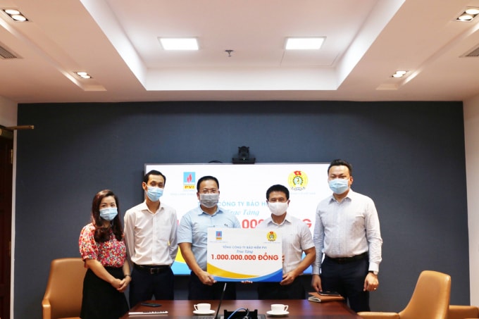 Bảo hiểm PVI hỗ trợ ngành y tế phòng, chống dịch COVID-19.