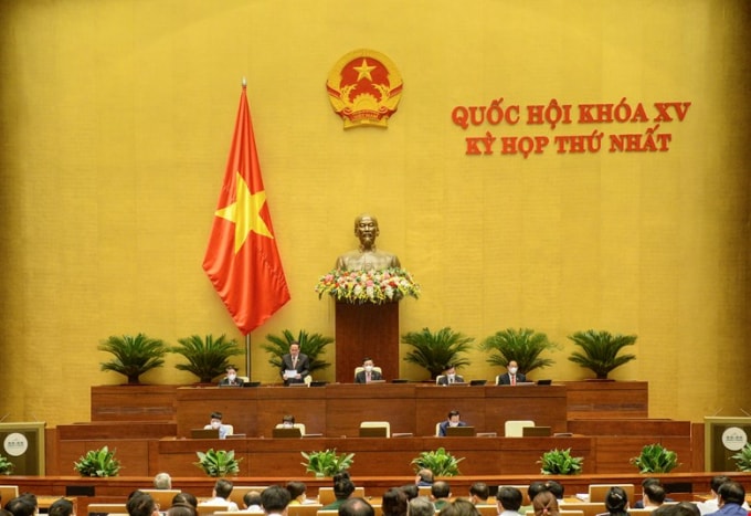 Phó Chủ tịch Thường trực Quốc hội Trần Thanh Mẫn điều hành thông qua Nghị quyết.