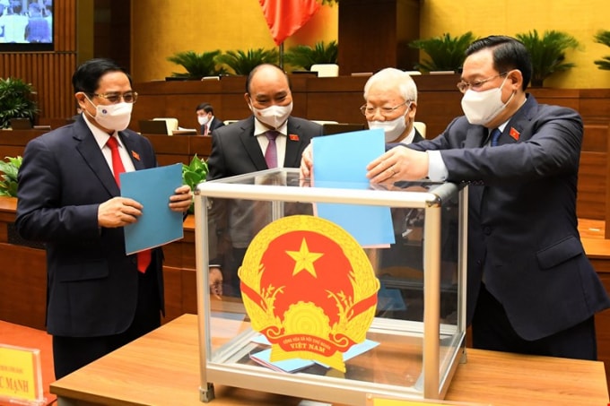 Lãnh đạo Đảng, Nhà nước, Quốc hội, Chính phủ bỏ phiếu bầu nhân sự tại Kỳ họp.