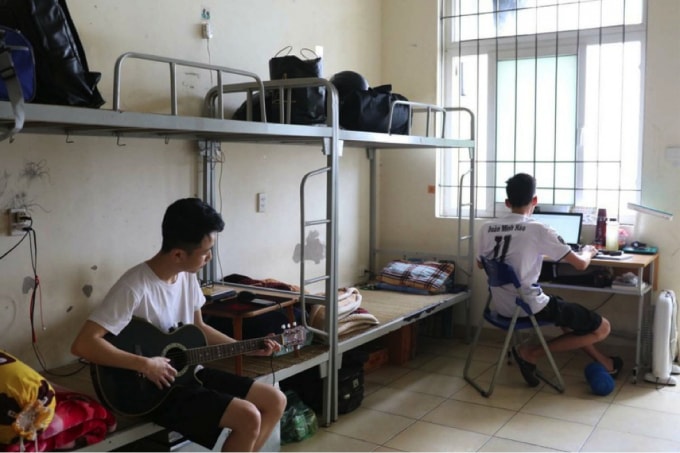 Sinh viên thực hiện nghiêm Chỉ thị 17- ở nhà tránh dịch nhưng cuộc sống gặp nhiều khó khăn. Ảnh: Kiều Mỹ.