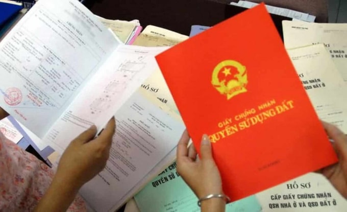 Theo Thông tư 09, kể từ 1/9, công dân không phải nộp bản sao giấy tờ tùy thân khi làm “sổ đỏ”.