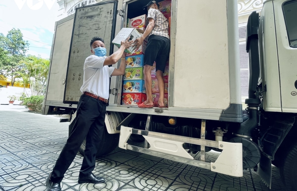 Số quà này kịp thời chuyển đến hỗ trợ người dân hoàn cảnh khó khăn ở thành phố Đà Nẵng. Ảnh: VOV
