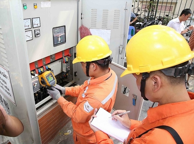 Người dân sử dụng điện sinh hoạt tại các địa phương giãn cách sẽ được giảm tiền điện từ 10% - 15%/tháng.
