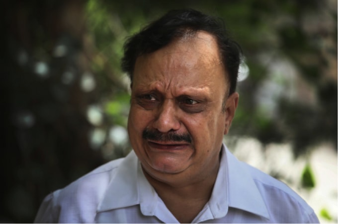 Ông Anil Sharma, một người dân ở thủ đô New Delhi, xúc động chia sẻ về cuộc sống đầy khó khăn sau giai đoạn đỉnh dịch Covid-19 vừa qua. Ảnh: Getty Images.