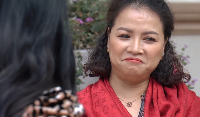 Bà Sa là nhân vật mưu mô và toan tính nhất phim.