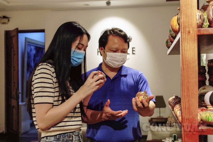 Hiện nay, các sản phẩm được bán với giá từ vài trăm đến vài triệu đồng, có sản phẩm kích thước lớn với thời gian chế tác lâu có thể lên đến hàng trăm triệu đồng