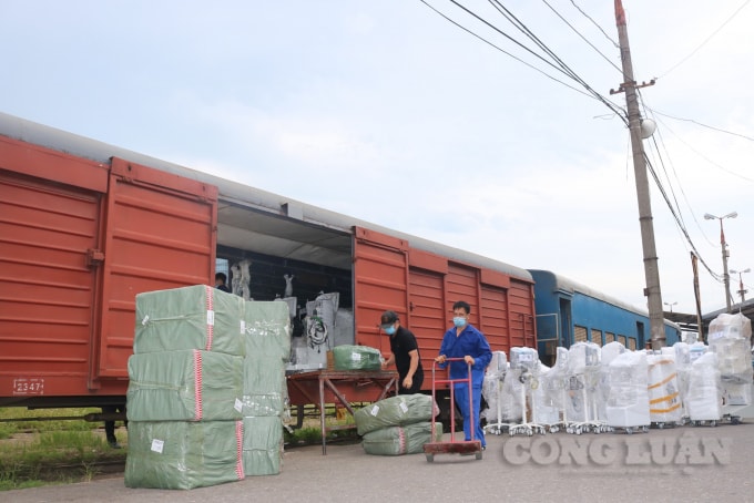 Ngoài trang thiết bị hiện đại, trong những ngày tới Bệnh viện Bạch Mai sẽ tiếp tục cử cán bộ, nhân viên y tế vào để điều trị, chăm sóc những bệnh nhân COVID-19 tại Bệnh viện dã chiến 16 ở TP.Hồ Chí Minh