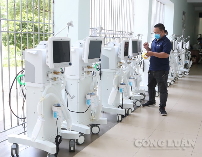 Nhiều thiết bị y tế hiện đại được vận chuyển vào TP.Hồ Chí Minh để chống dịch