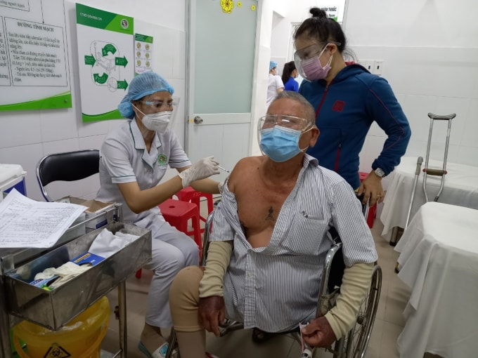 Hiện nay công tác tiêm chung đang được đẩy mạnh tại nhiều địa phương (ảnh TL).