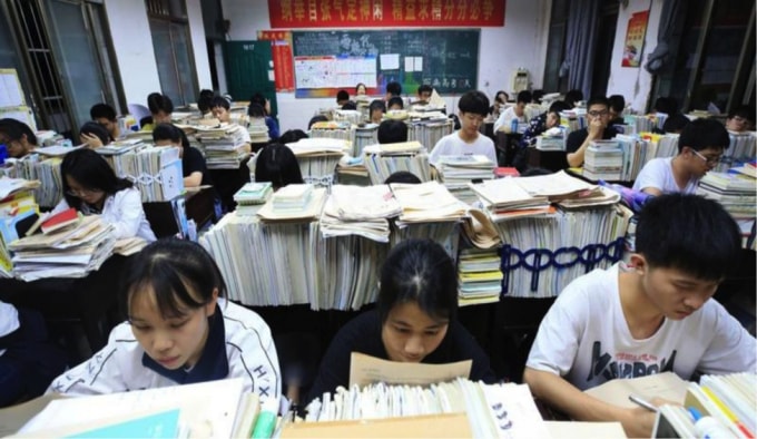 Học sinh Trung Quốc tham gia các lớp học thêm sau giờ học chính khóa tại các trung tâm. Ảnh: South China Moring Post.