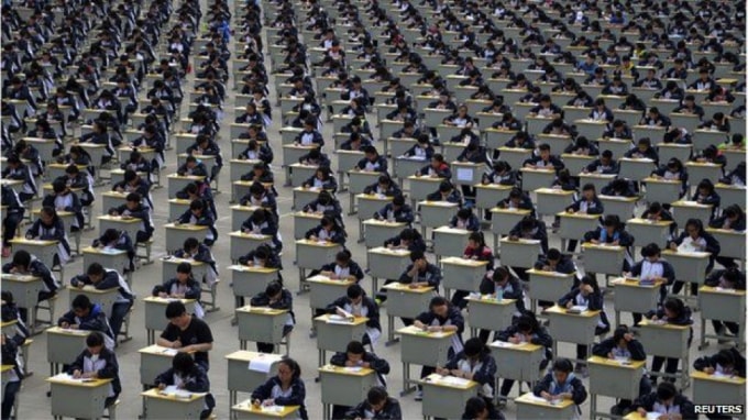 Hơn 75% học sinh Trung Quốc K-12 (từ 6 tới 18 tuổi) đều tham gia học thêm sau giờ học chính khóa tại trường năm 2016. Ảnh: Reuters.