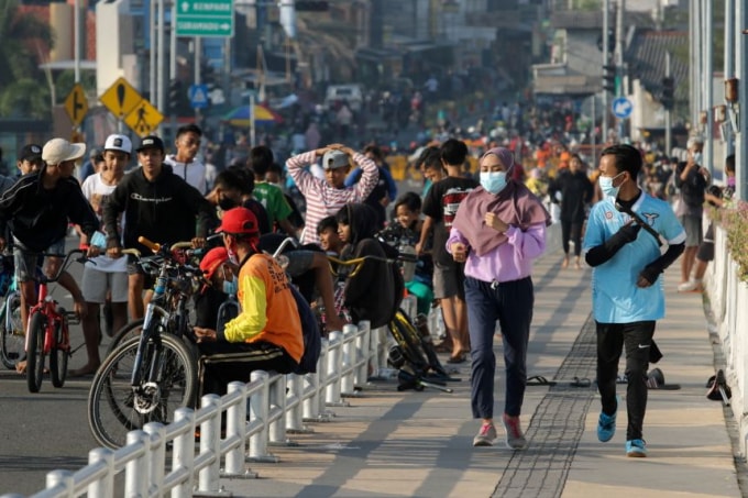 Indonesia đã gia hạn các hạn chế bên ngoài đảo Java thêm một tuần nữa trong nỗ lực kiểm soát sự lây lan của COVID. Ảnh: Reuters