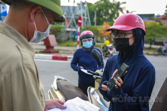 Nhiều người vừa nghỉ cuối tuần nên chưa lên cơ quan để lấy được