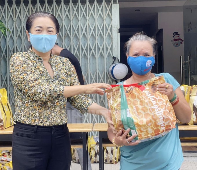 Chính quyền TP. HCM triển khai nhiều chương trình hỗ trợ kịp thời đến người dân đang gặp khó khăn vì Covid-19.