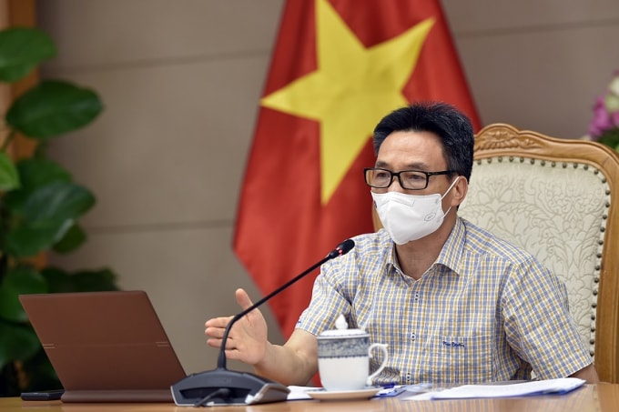 Phó Thủ tướng Vũ Đức Đam phát biểu chỉ đạo tại cuộc họp.