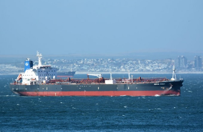 Mercer Street, một tàu chở dầu mang cờ Liberia thuộc sở hữu của Nhật Bản do Zodiac Maritime thuộc sở hữu của Israel quản lý đã bị tấn công ngoài khơi bờ biển Oman - Ảnh: Reuters