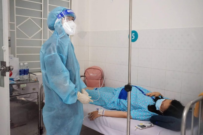Khi mang thai, mắc COVID-19 thì việc chăm sóc y tế rất quan trọng (ảnh TL).