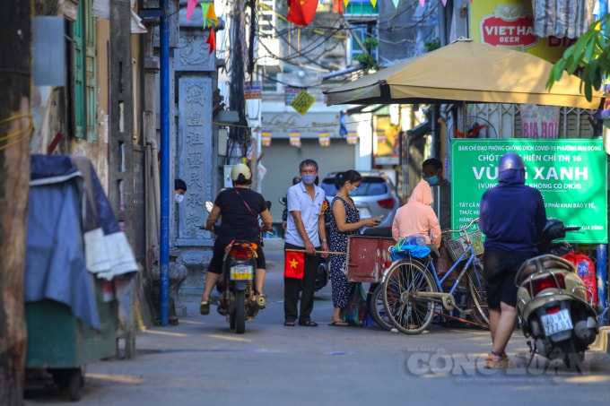 Hầu hết người đều đồng lòng, vui vẻ, tự nguyện thực hiện các nội quy, bảo ban nhau nhằm bảo vệ “vùng xanh” của khu dân cư mình sinh sống.