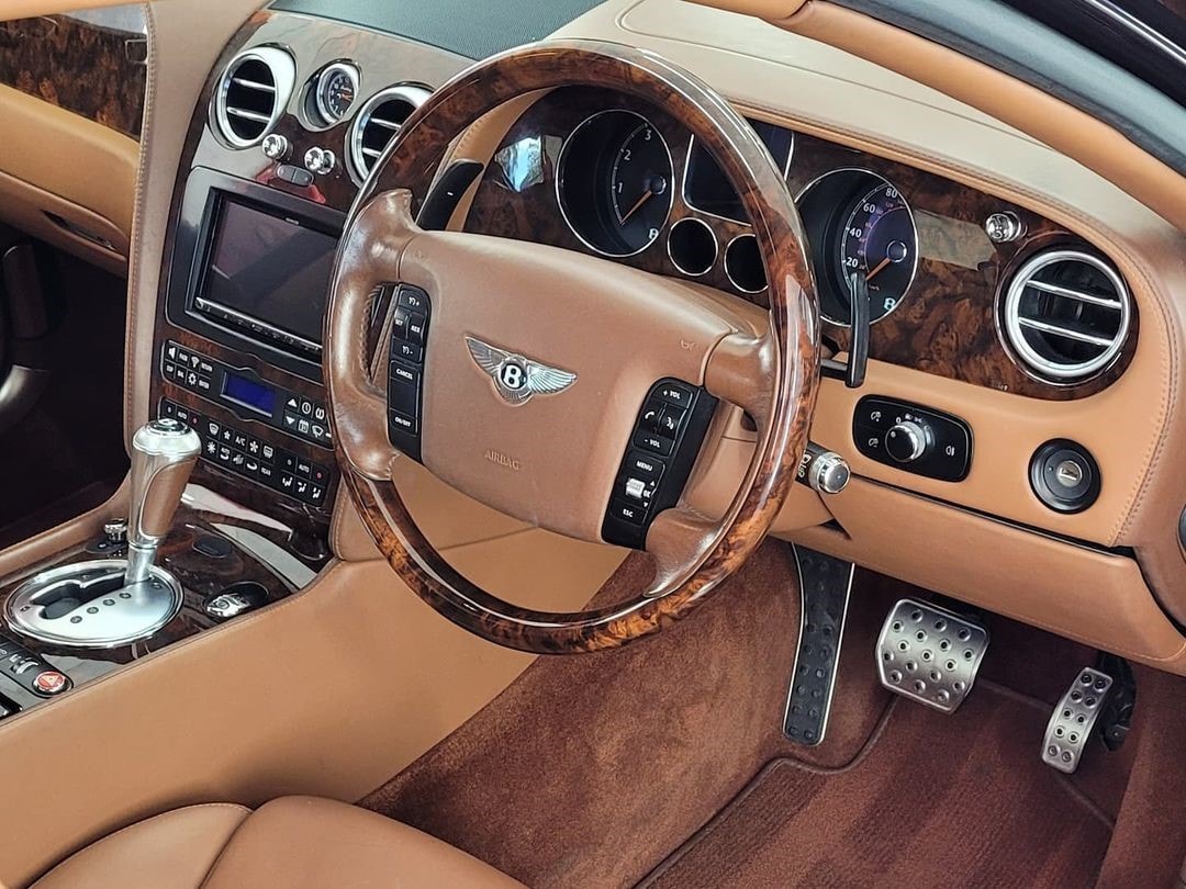 Bentley Continental Flying Spur 2005. Ảnh: DC Customs