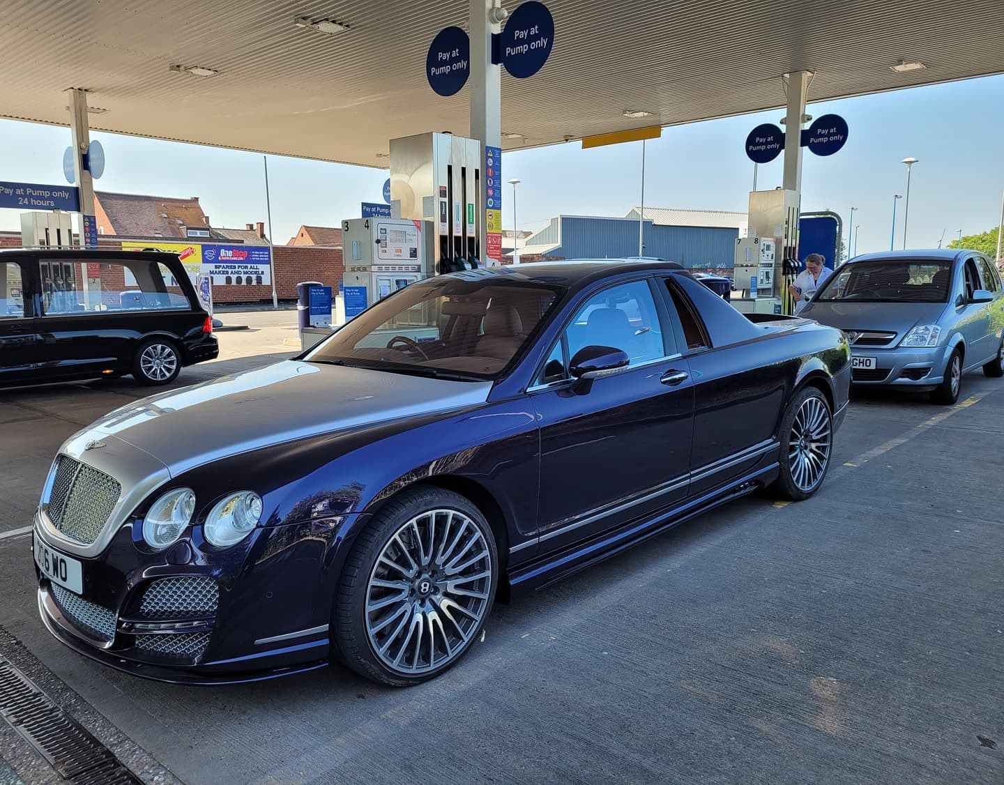 Bentley Continental Flying Spur 2005. Ảnh: DC Customs