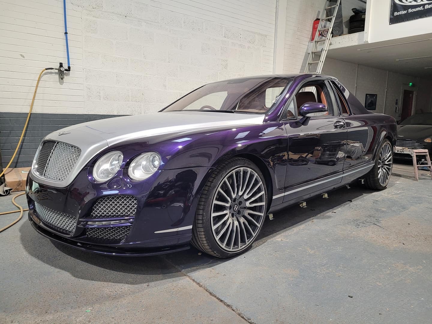 Bentley Continental Flying Spur 2005. Ảnh: DC Customs