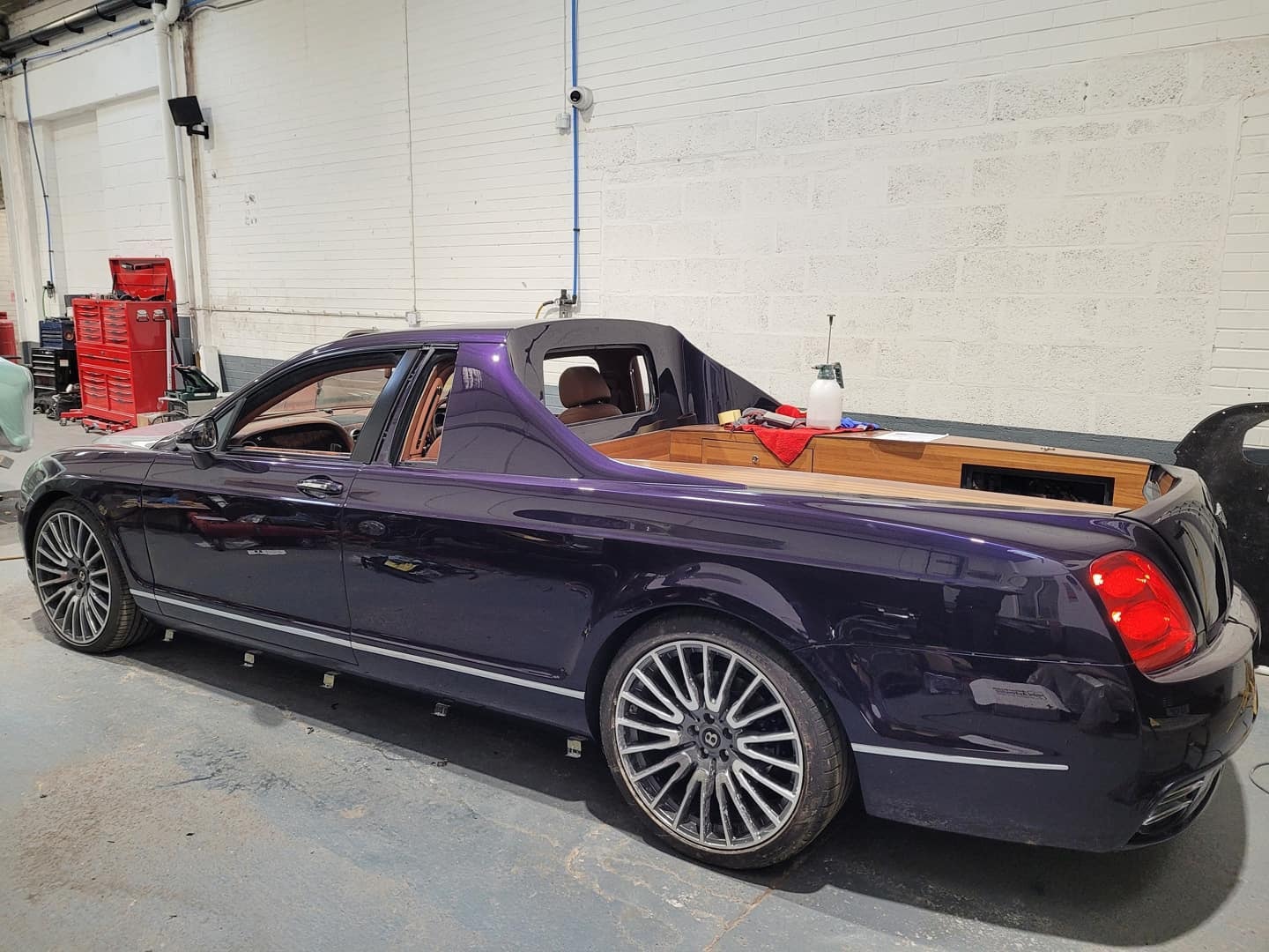 Bentley Continental Flying Spur 2005. Ảnh: DC Customs