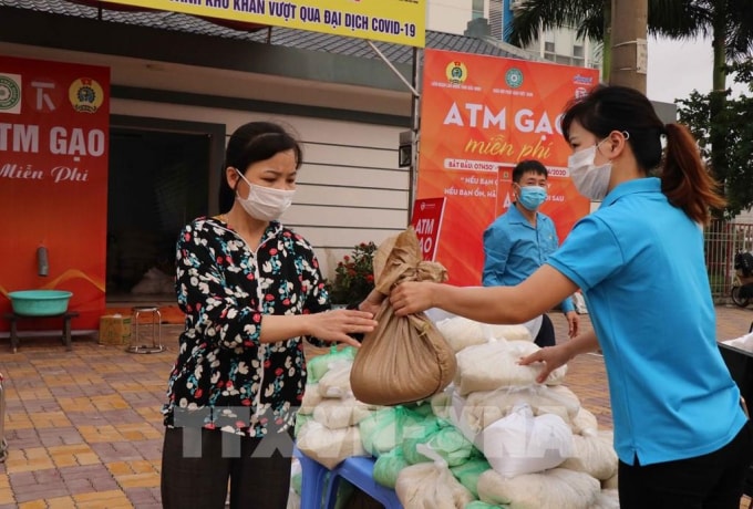 195445-bac-ninh-cay-atm-gao-am-long-cong-nhan-lao-dong-ngheo