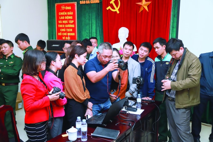 Hội Nhà báo Hà Giang tổ chức bồi dưỡng kỹ năng chụp ảnh báo chí hiện đại.
