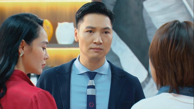 Long ở phần 1 đã không thực sự kiên quyết trong việc bảo vệ người yêu trước sự vô lý của mẹ.