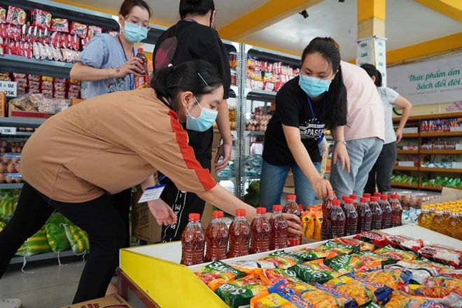 thumb_660_132caca1-bbef-4998-8336-a88a24ee47a9.siêu thị rất nhiều hàng hoá để người dân lựa chọn
