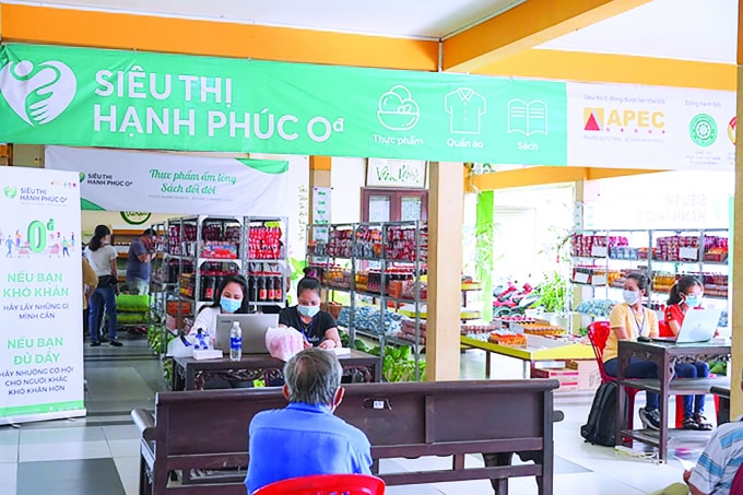thumb_660_13f4f256-0c56-4e42-a137-9048e08bbf9f. Phía trước siêu thị 0 đồng trong chùa Vĩnh Nghiêm