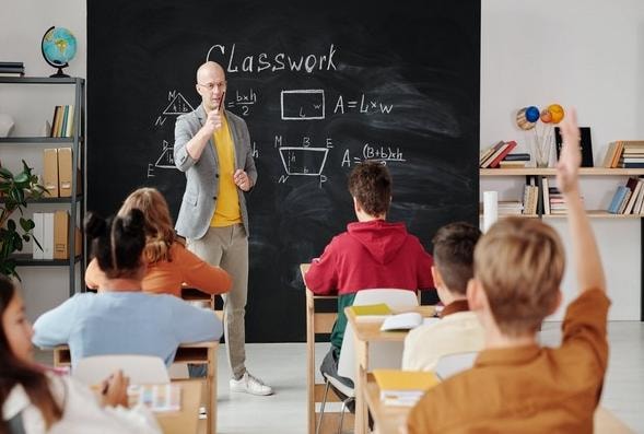 Italia bắt buộc sử dụng giấy chứng nhận sức khỏe đối với giáo viên - Ảnh: Reuters