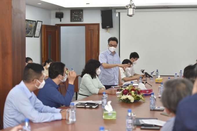 Phó Thủ tướng Vũ Đức Đam làm việc với lãnh đạo Công ty cổ phần Việt Nam Kỹ nghệ Súc sản (Vissan).