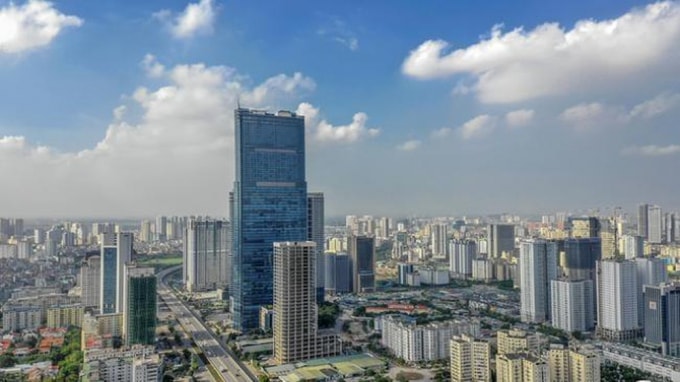Bất chất các đợt bùng phát dịch bệnh, giá thuê văn phòng tại Hà Nội trong 6 tháng đầu năm 2021 vẫn tăng 6%.