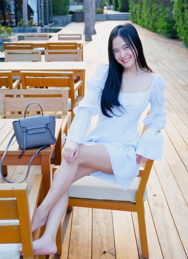 Pim Chatsaran là cô gái sở hữu nhan sắc ngọt ngào, tuy nhiên, cô từng có cuộc hôn nhân đổ vỡ với người chồng đại gia