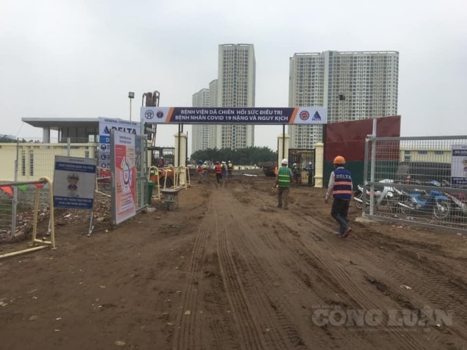 Bệnh viện dã chiến trên tại quận Hoàng Mai để phục vụ cho công tác điều trị bệnh nhân Covid-19 trên địa bàn Thủ đô. Ảnh: Dương Lâm