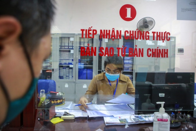 Để ra đường, không được thiếu giấy tờ theo quy định mới.